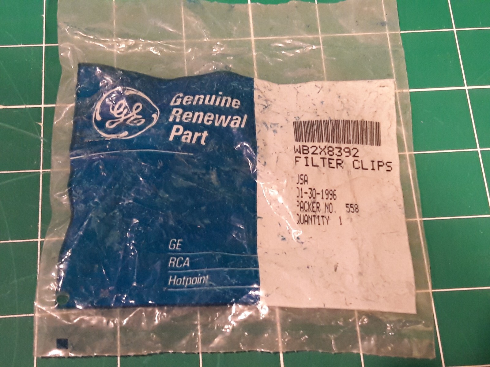 FACTORY PART IN A FACTORY BAG – GE Range Hood Filter Clip WB2X8392 WB2X8401