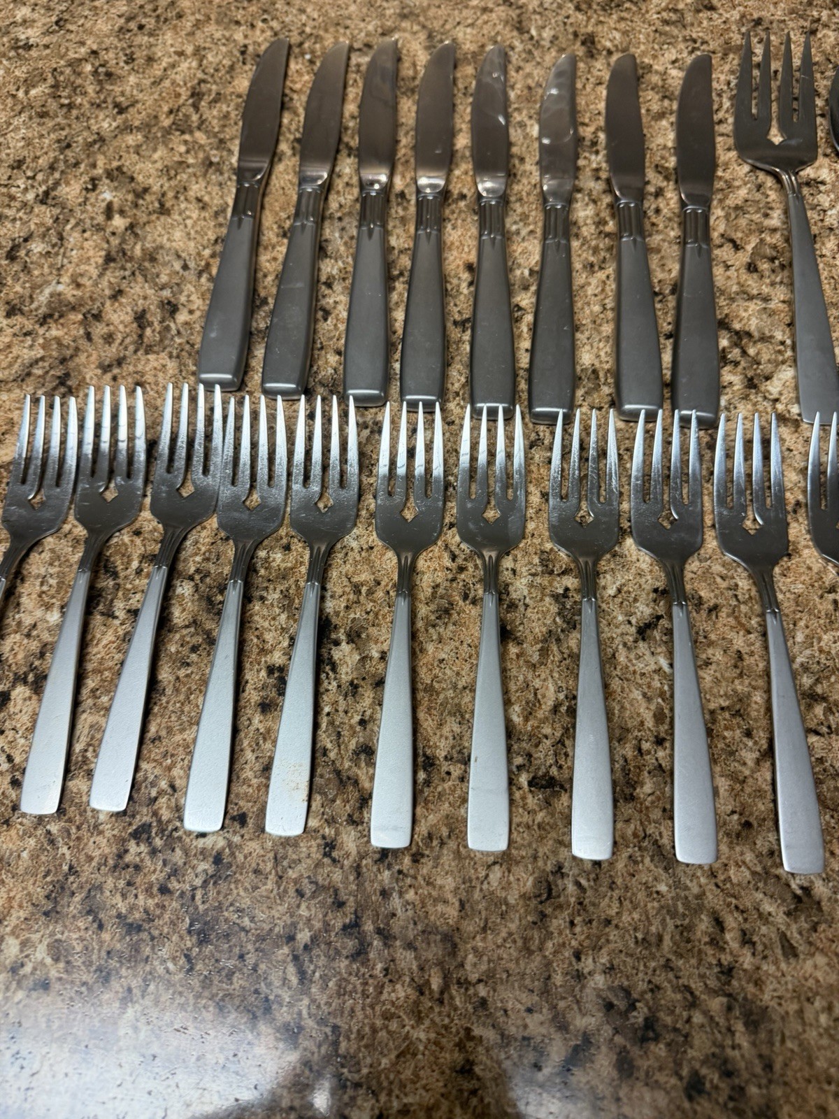 Oneida Satin Accent Stainless Flatware Serving Spoons Knives Forks Lot Of 30