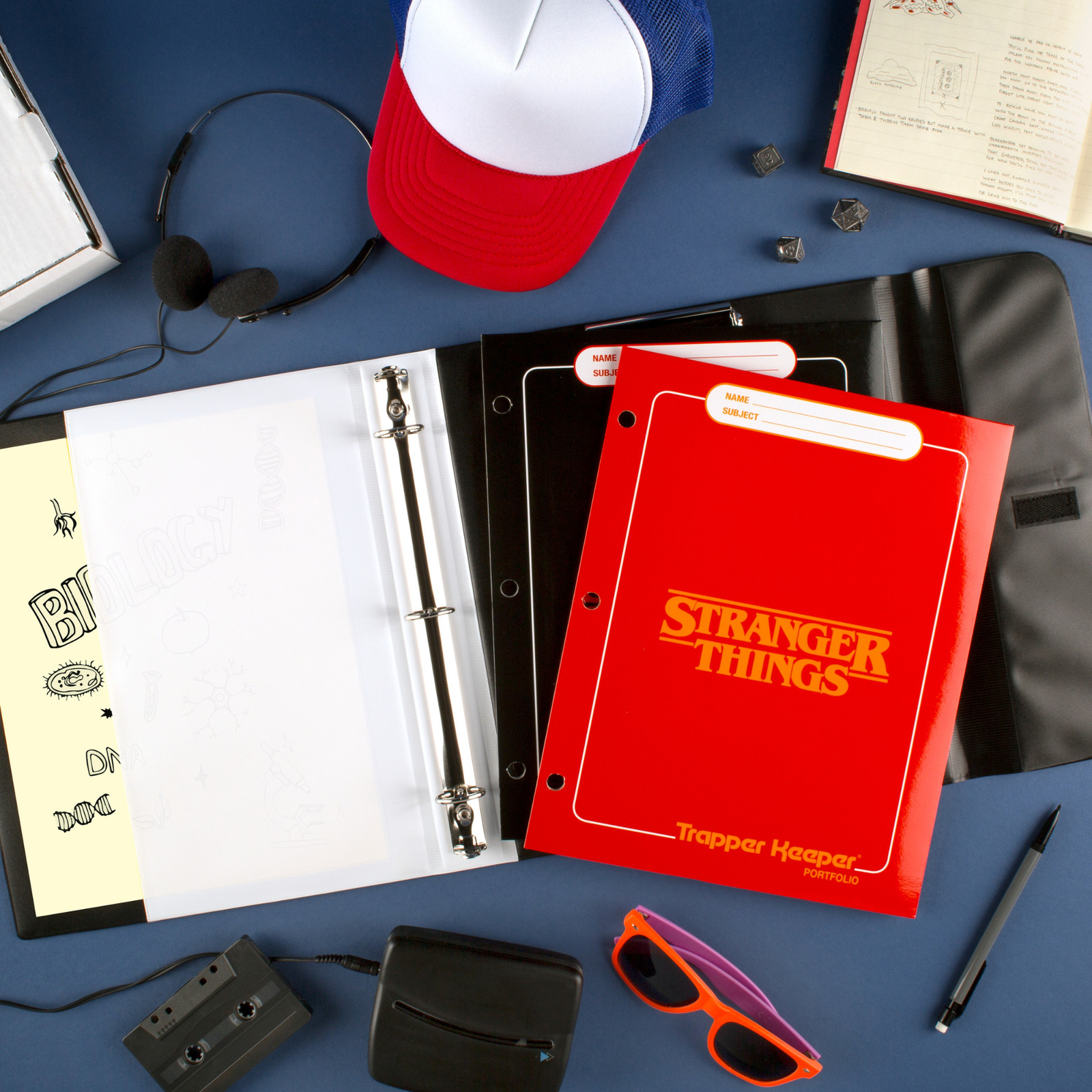 Mead Trapper Keeper STRANGER THINGS Binder [Creatures]: 12-0.19 in. x 11-1/4 in.