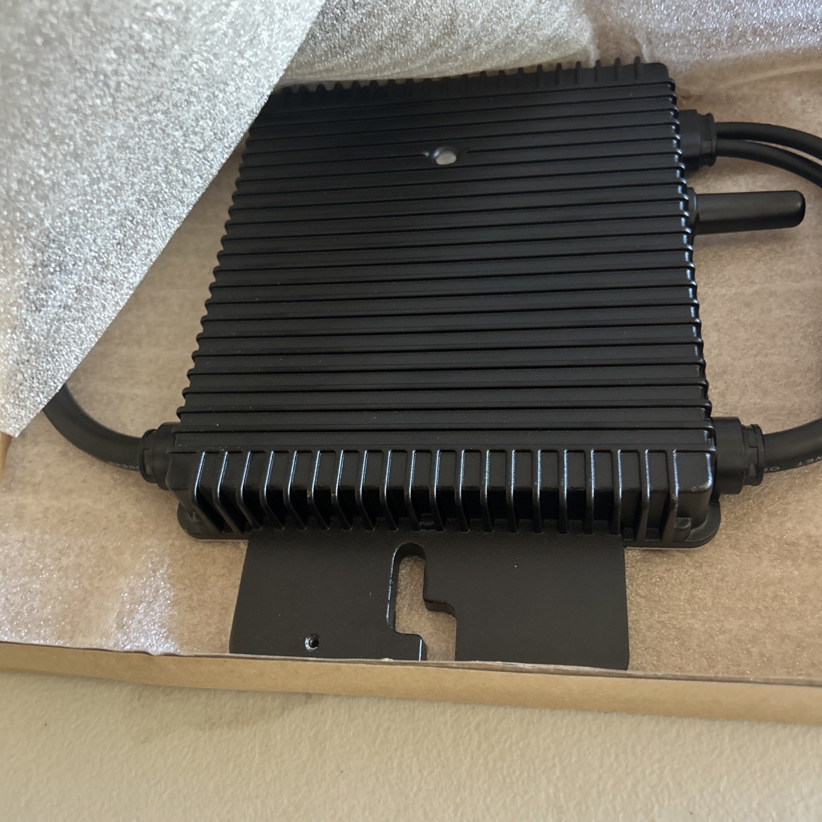Hoymiles HM-300N Grid Support Interactive Inverter Microinverter 1:1 New In Box