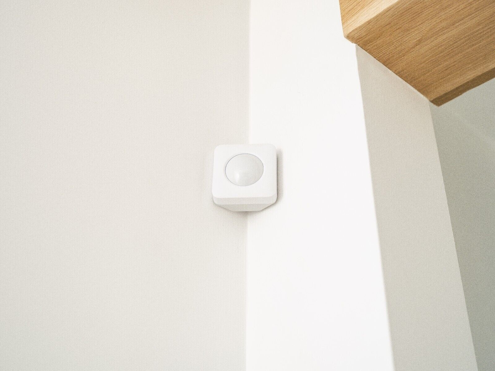 SimpliSafe 6 Piece Wireless Home Security System – White