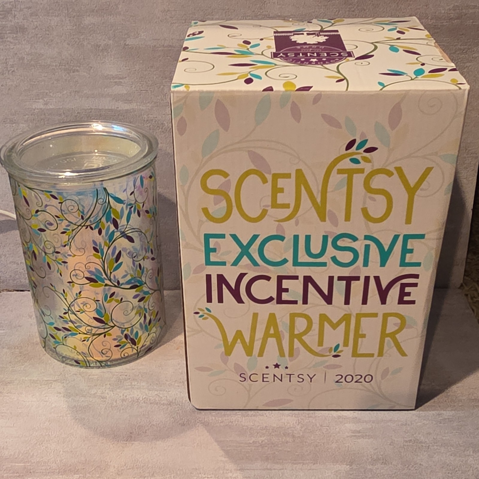 Scentsy Exclusive Incentive Warmer Glass Electric Oil/Wax Warmer Plug-In 2020