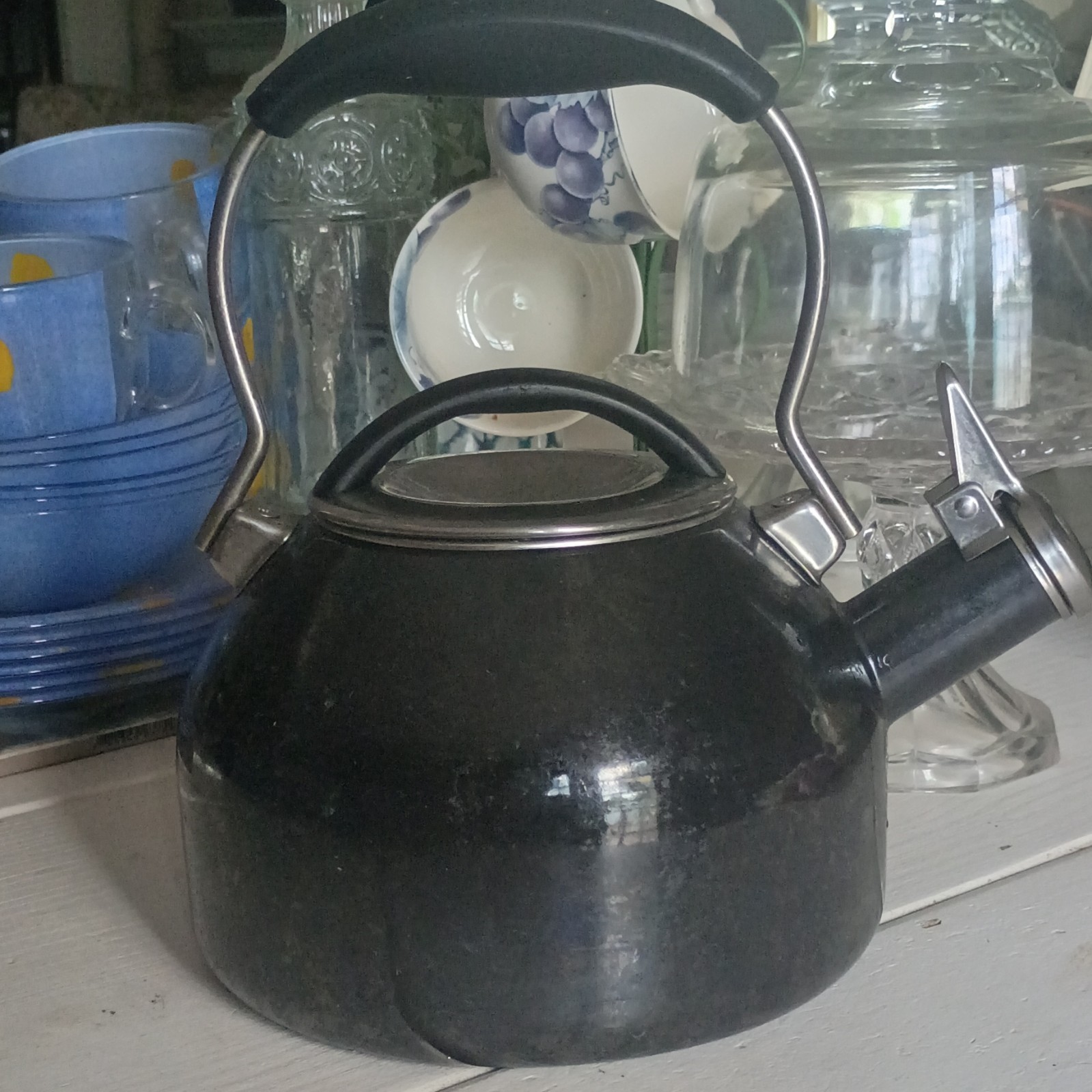 Black Metal Whistling Stovetop Tea Kettle, Silver Lid, Manual Operation