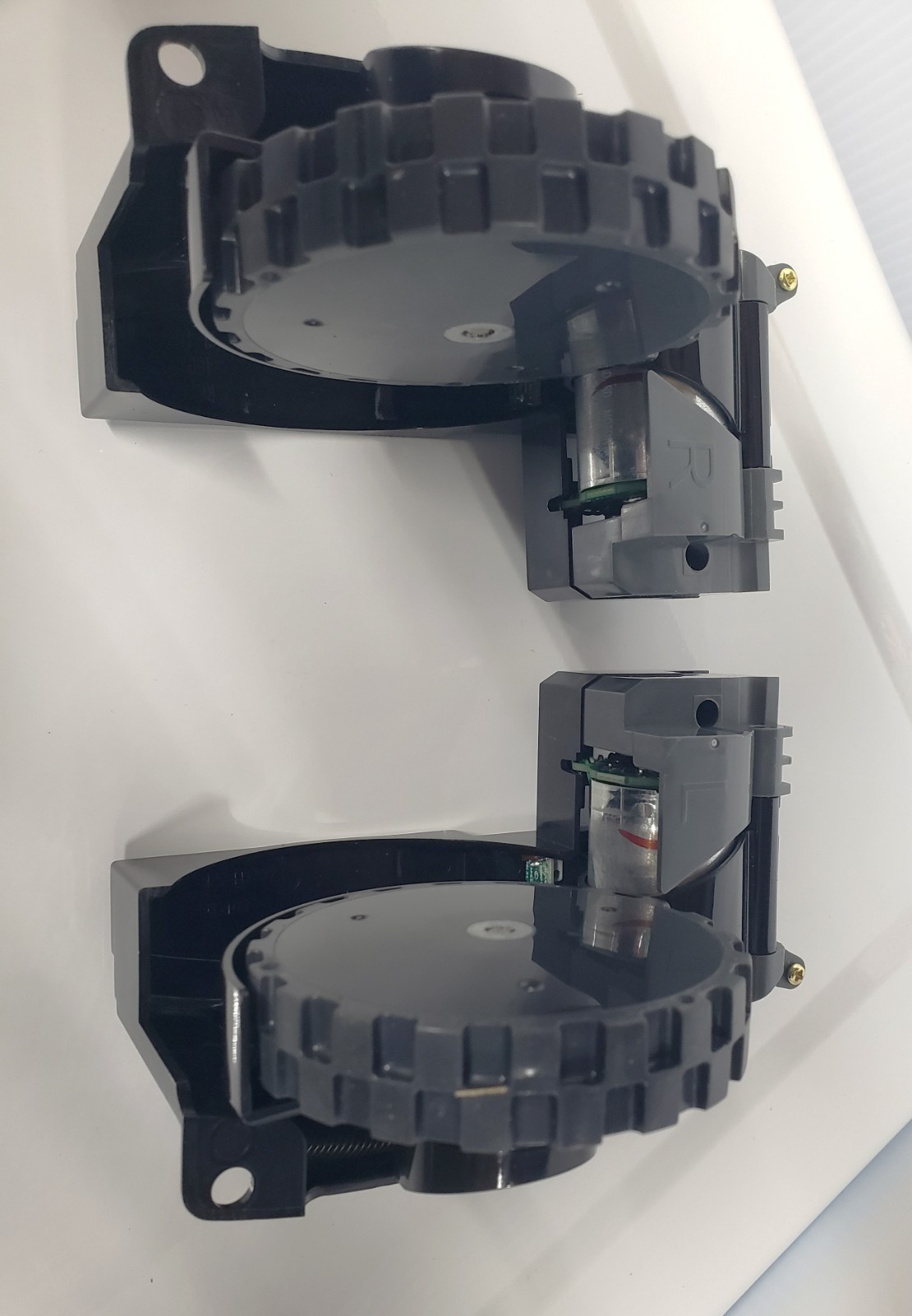 UPDATED Original iRobot Roomba i4 j5 j6 j7 j8 j5+ j6+ j7+ j8+ Right/Left Wheels
