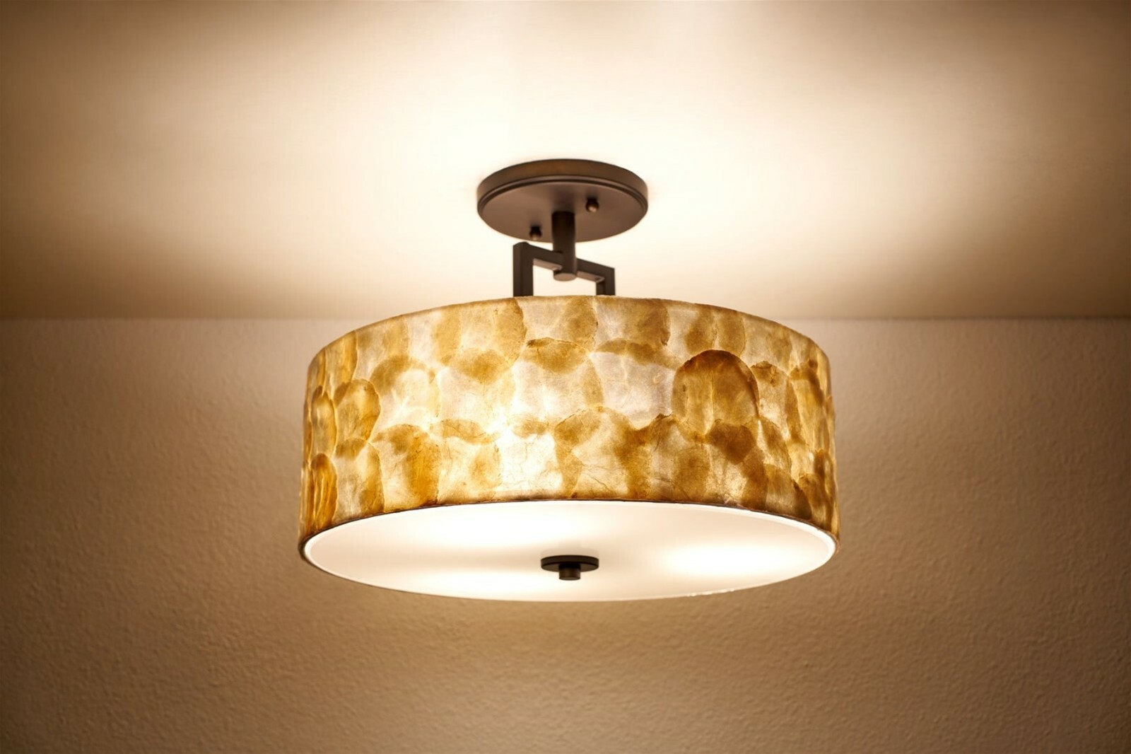 Kira Home Cove 15″ 3-Light Semi Flush Mount Ceiling Light, Seashell Shade