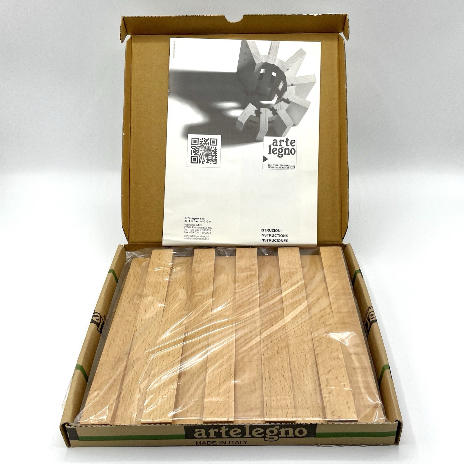Artelegno Italian Crafted Solid Beech Wood 8” Modern Square Lacquered Trivet