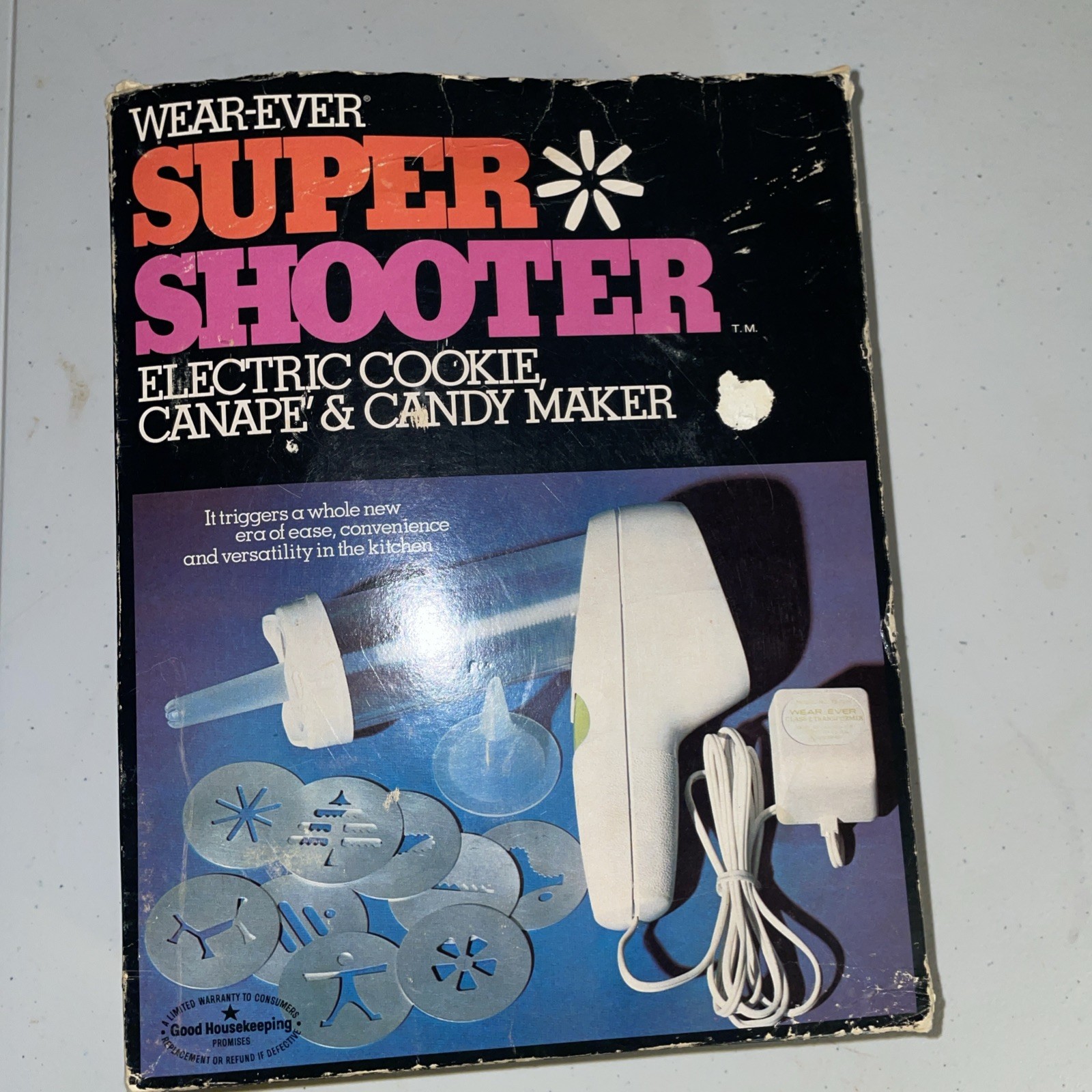 WearEver 70001 Super Shooter Electric Cookie Maker (Missing 2 Out Of 9 Discs)