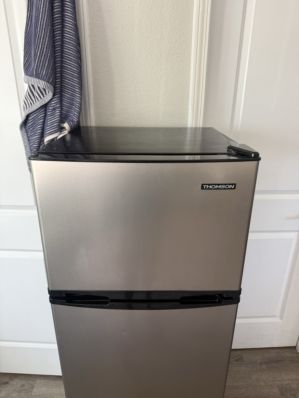 Thomson Compact Mini Fridge Top-Freezer Silver Freestanding 7.5 ft³ TFR725