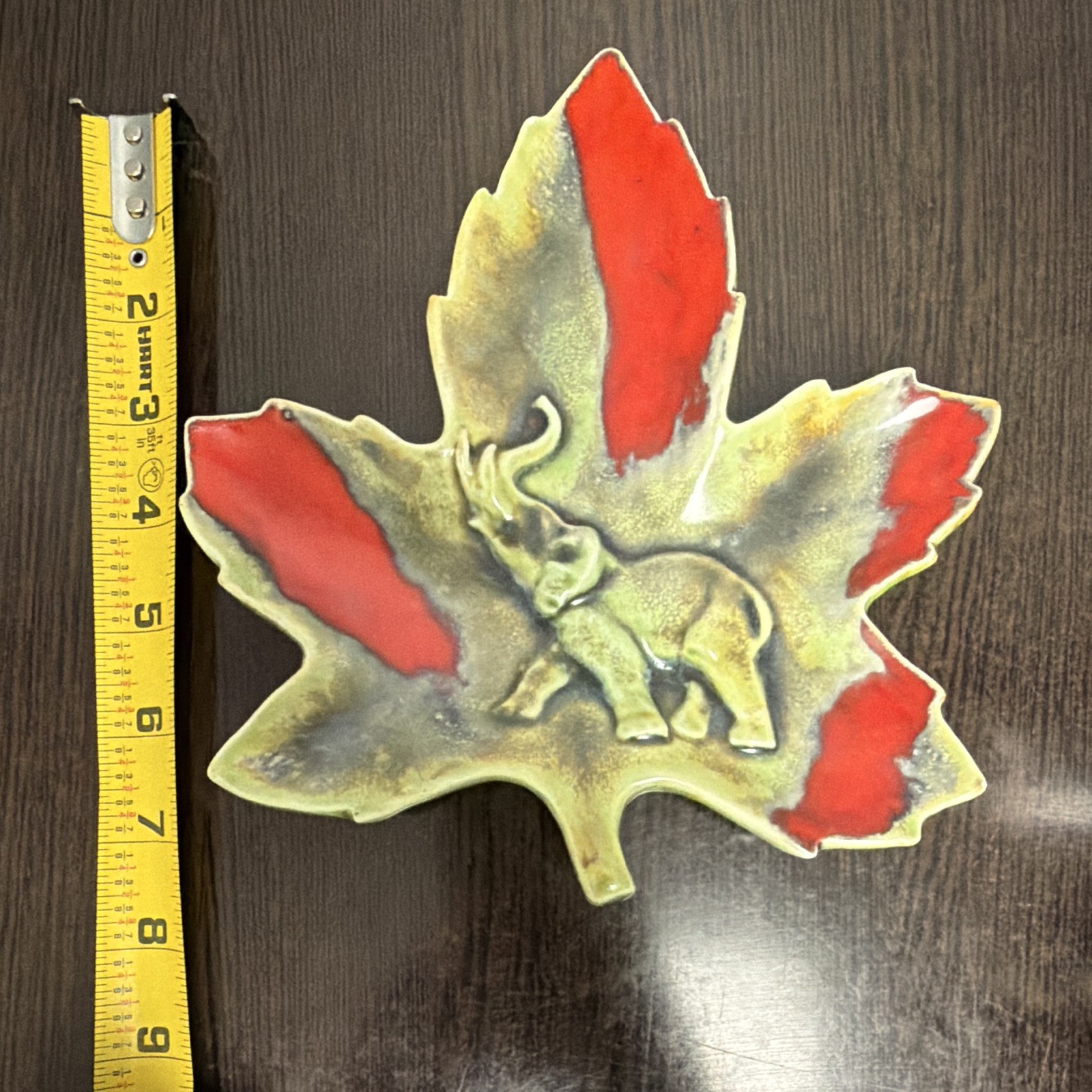 Leaf-Shaped Ceramic Decorative Plate, Glossy Elephant Pattern, Green/Red/Gray