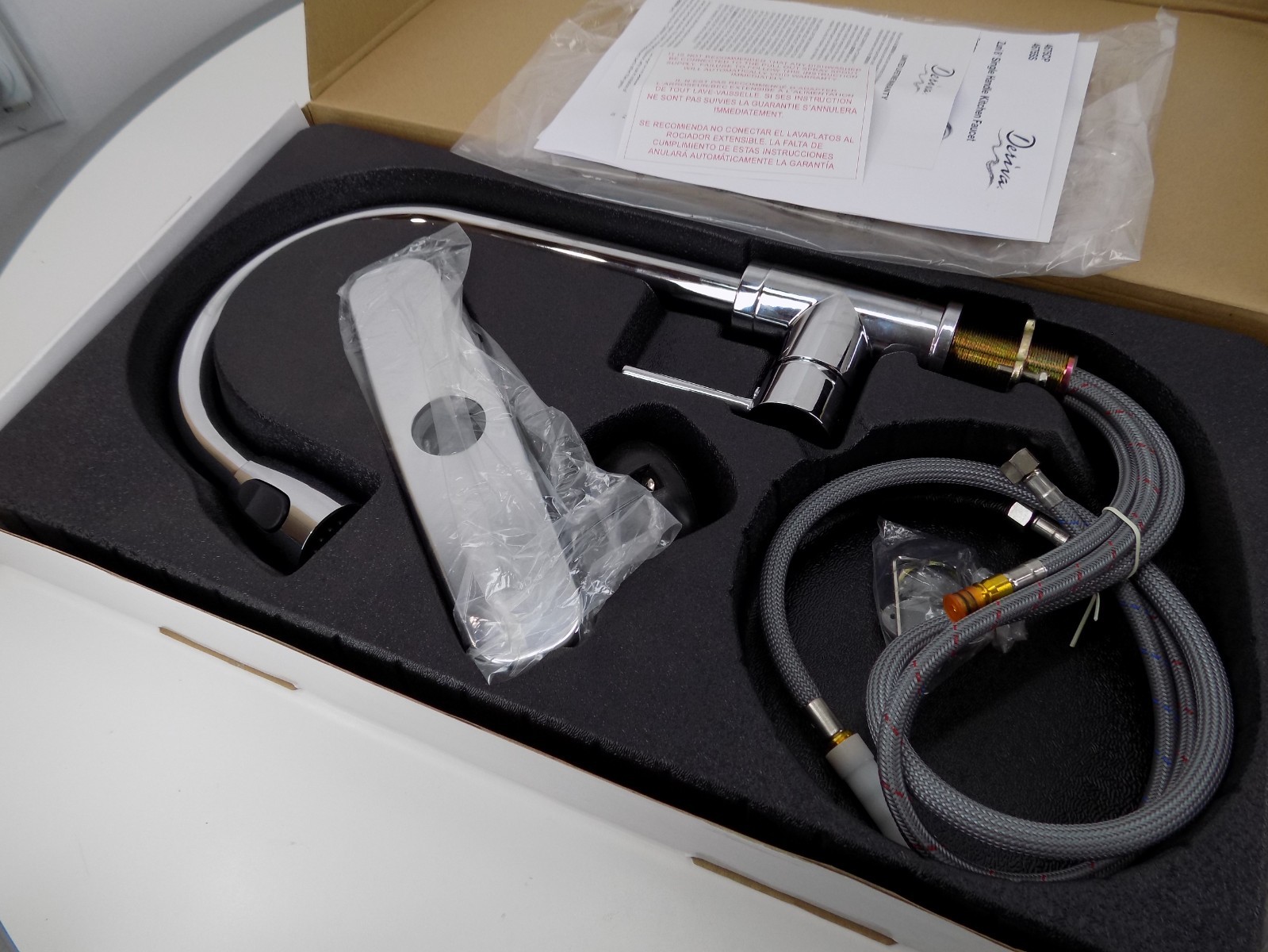 Zuni Deriva Single-Handle Pull-Down Chrome Kitchen Faucet, Open-Box-Unused