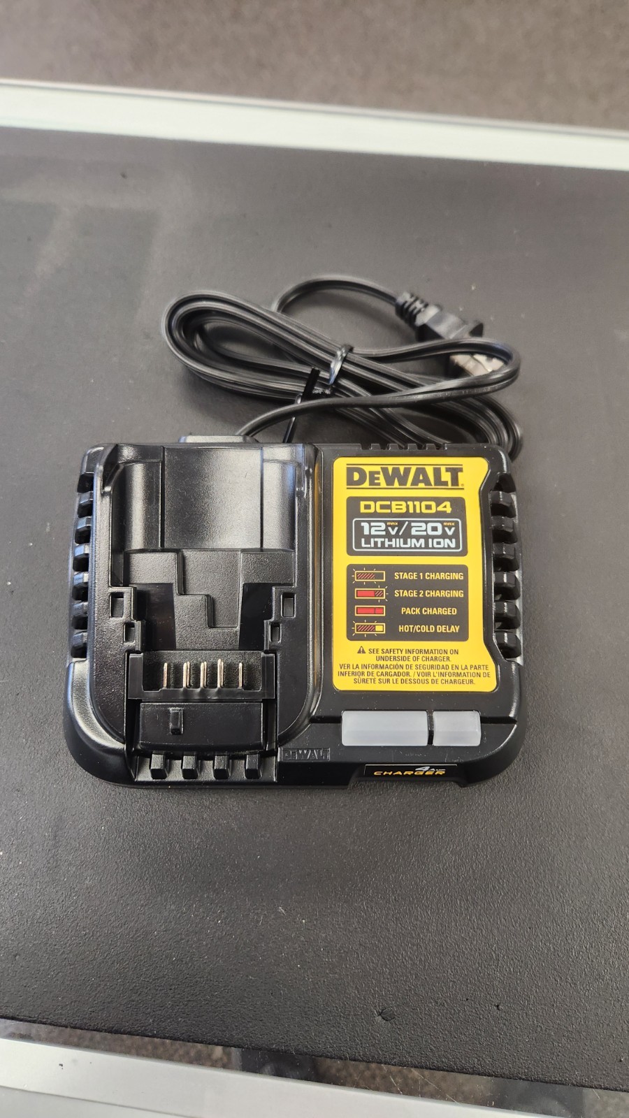 Genuine Dewalt DCB1104 4-Amp 12V / 20V / 60V Li-ion120V AC Battery Charger OB