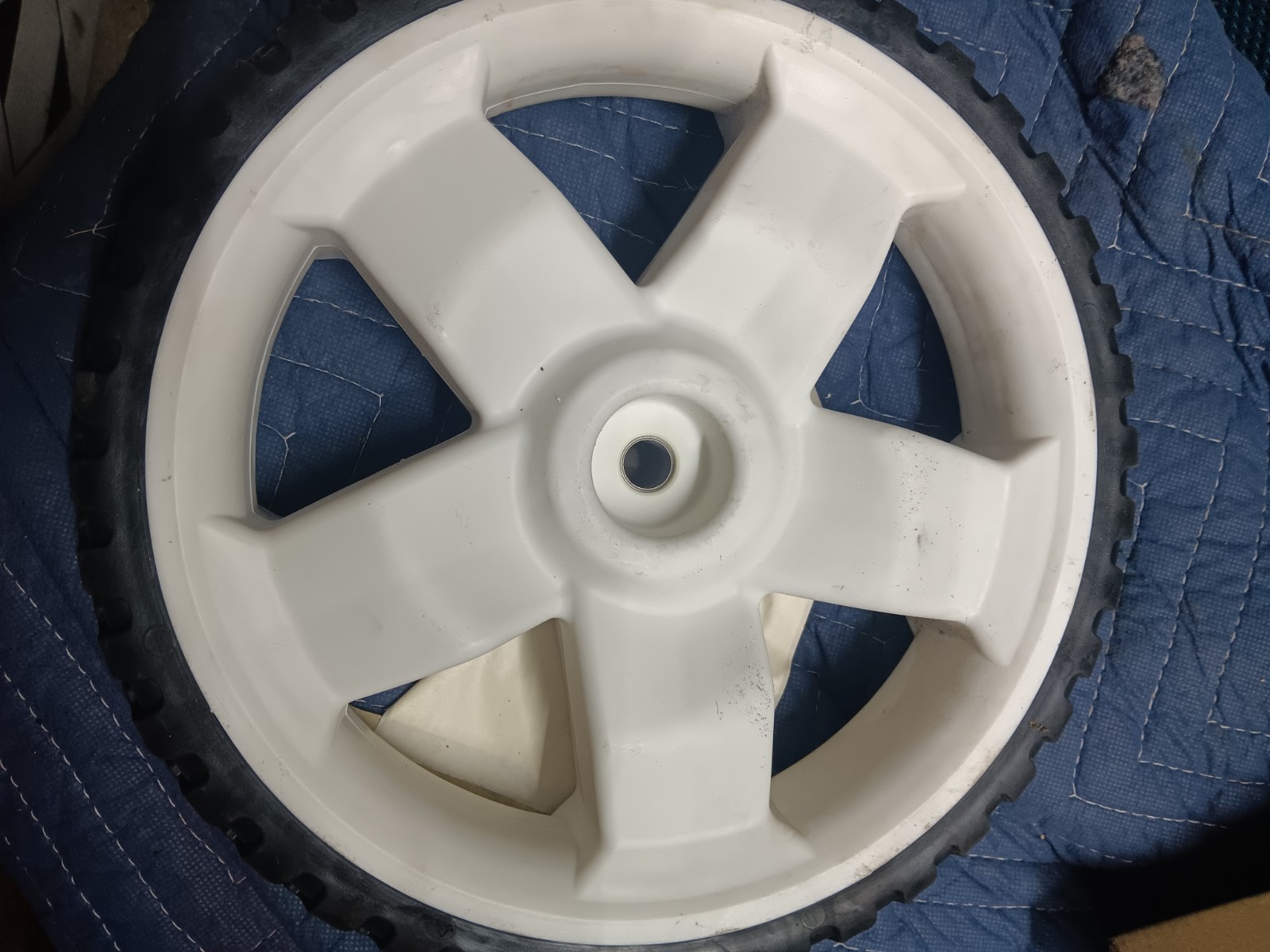 Oem Toro 137-4837 11″ Wheel Assembly 20339 20378 20959 21329 Recycler Lawn Mower