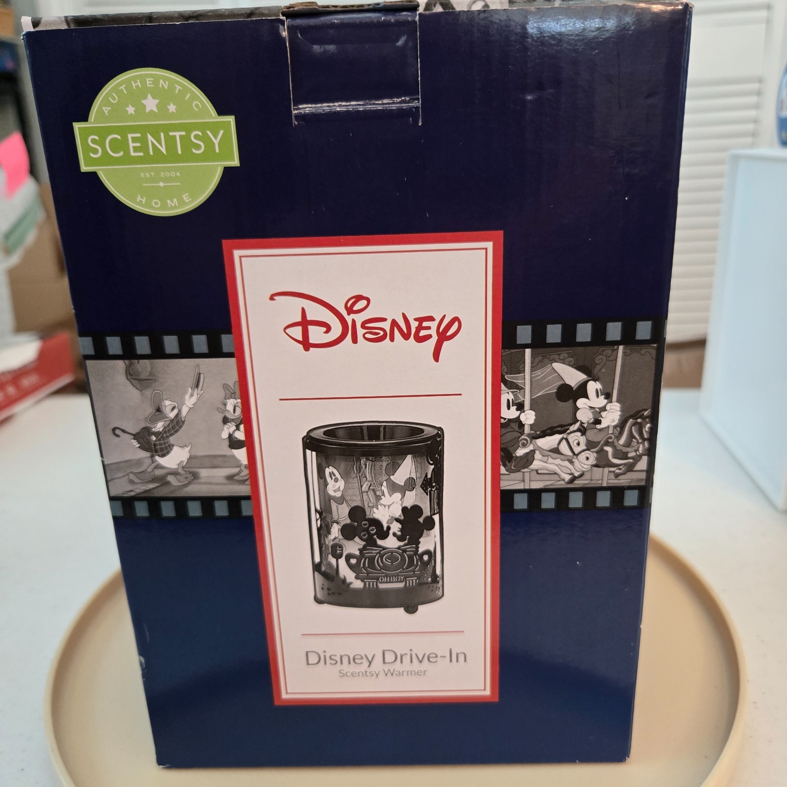 NEW Disney SCENTSY Drive-in Warmer MICKEY Minnie Daisy Donald Movie Theatre