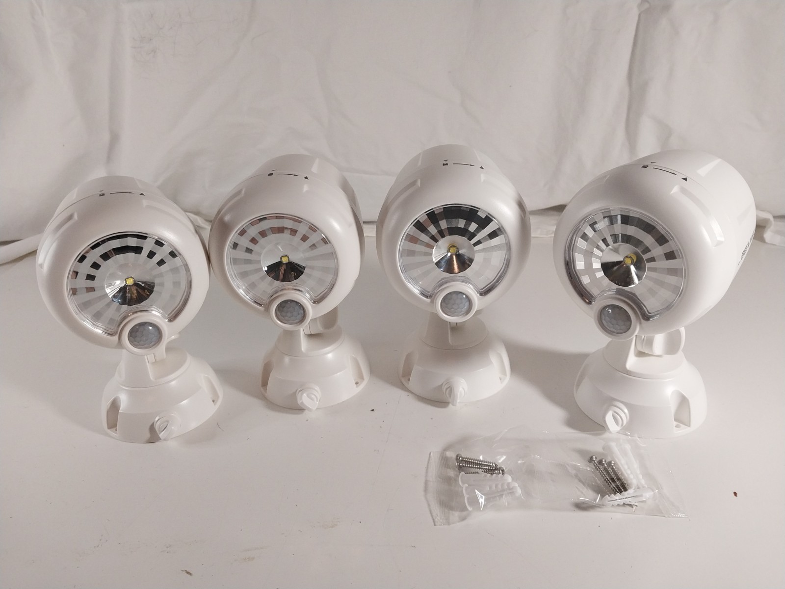Beams MB360XT 200 LM Battery Powered Motion Sense LED Spotlight, 4Pk, White