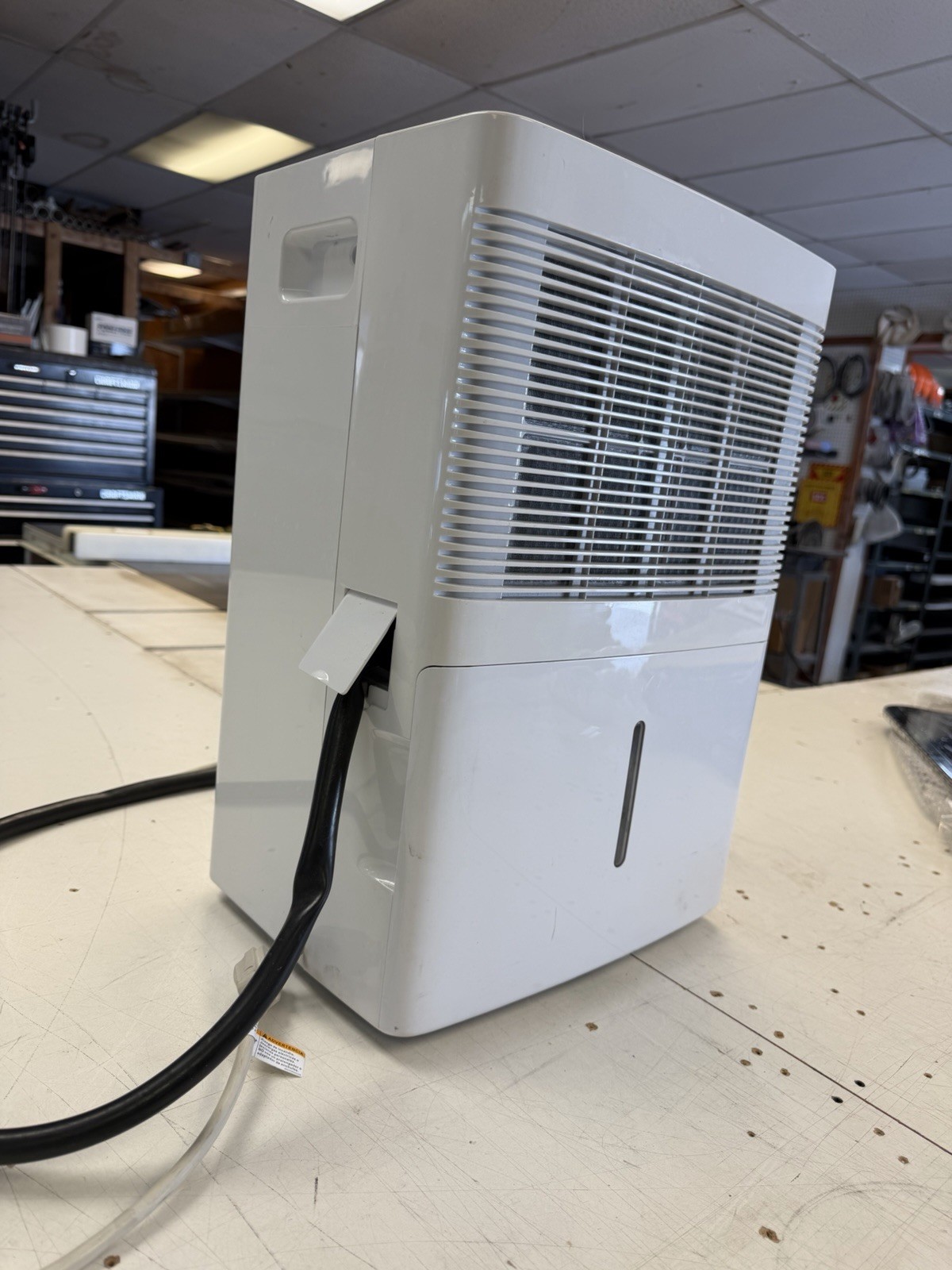 GE ADEL20LYQ1 20.28 Pt/Day 115V Console Dehumidifier w/ Timer, White