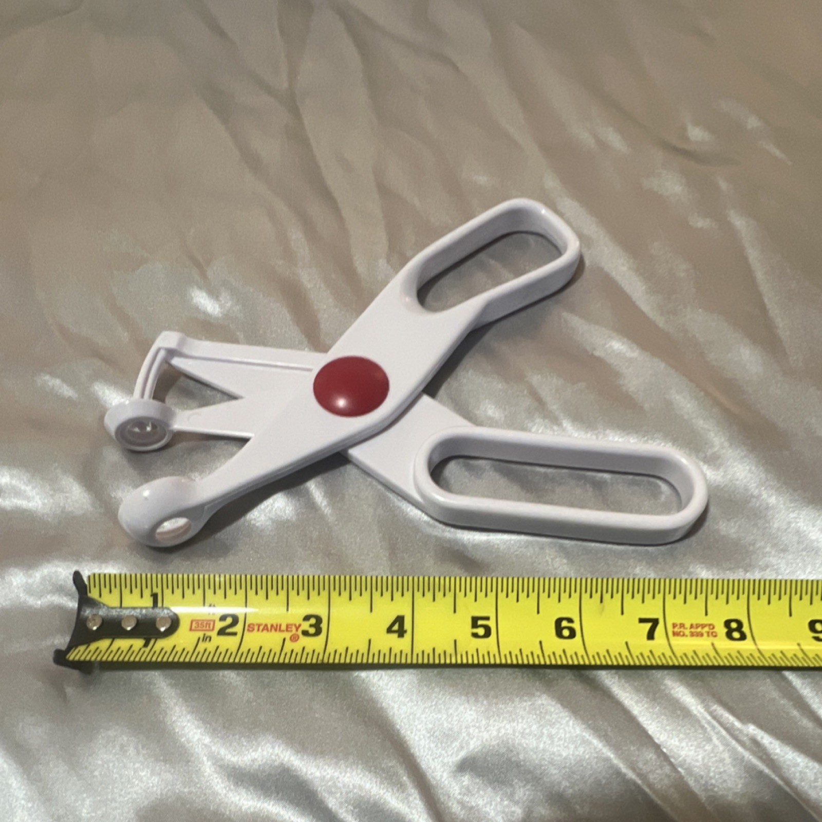 Cherry Pit removal tool Plastic White Red Less Than 10 in Compact MPN 5323943