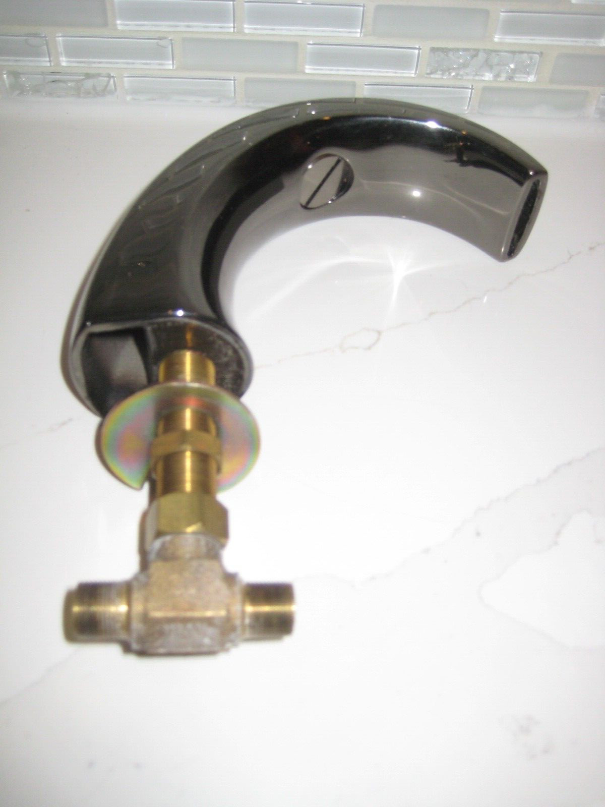 GERBER 86-172 BLACK PEARL WIDE- SPREAD LAV. SPOUT W/CONCEALED FLOW CONTROL DISC