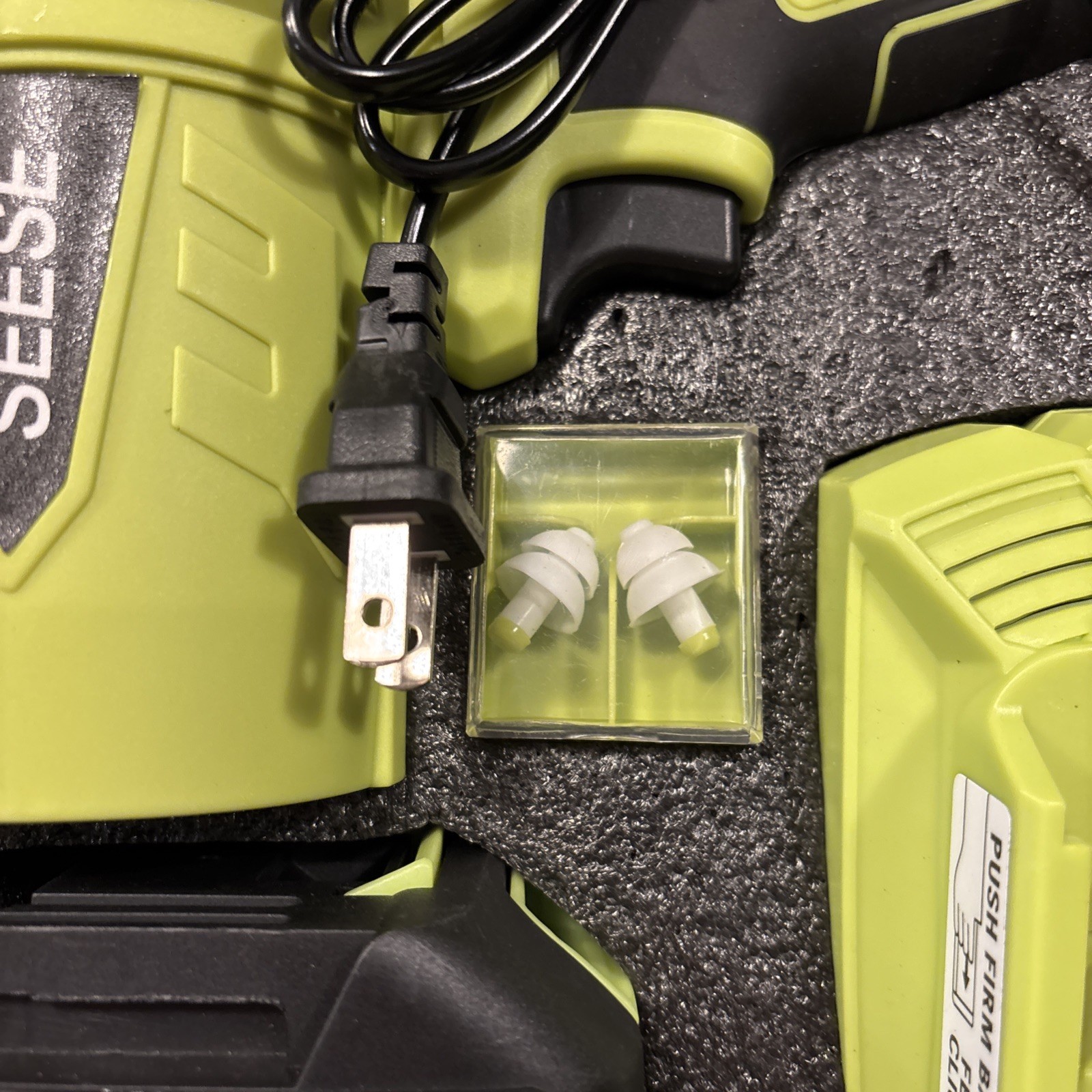 SEESE 21V Cordless Handheld Leaf Blower Kit with Battery, Charger, Earplugs READ