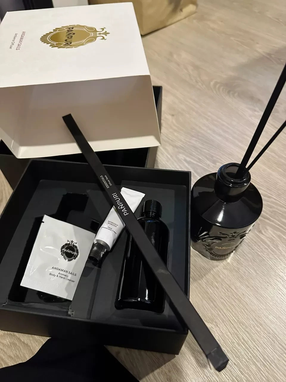PANPURI Ambience Diffuser Reed Diffuser set Available in 10 scents 100ml.