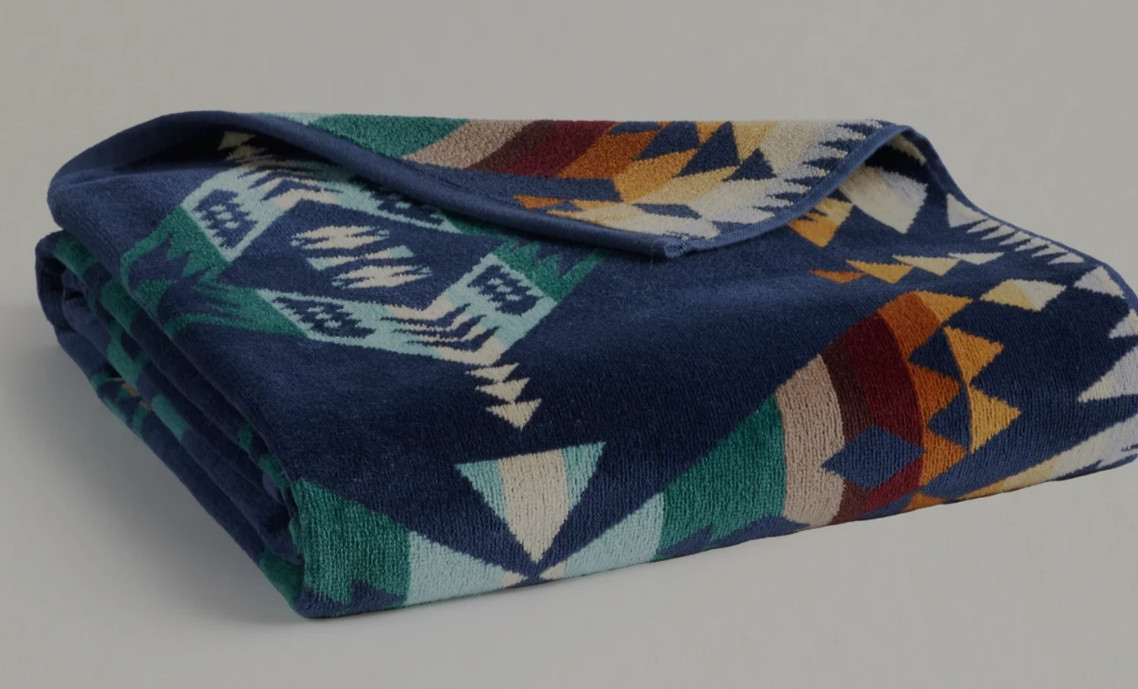NEW Pendleton Jacquard Beach Spa Towel Aztec Diamond Peak Navy Blue 40″ x 70″