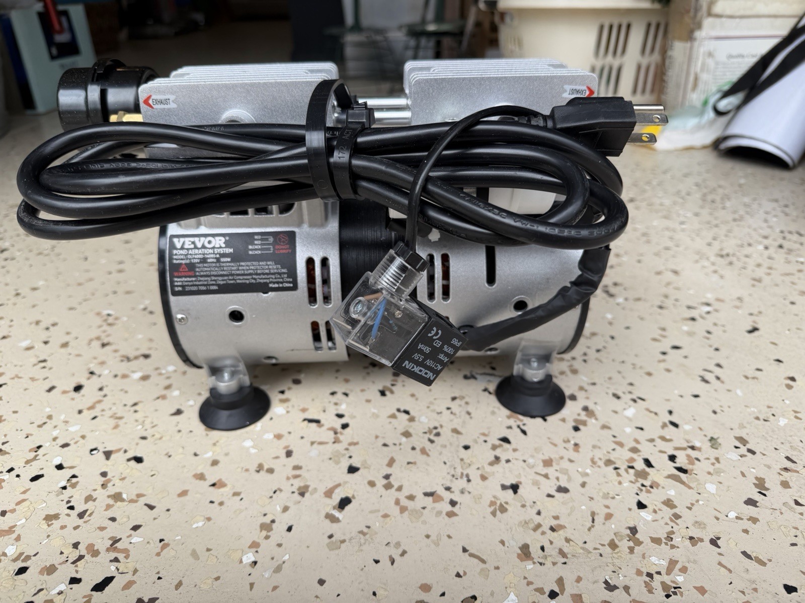 VEVOR Pond Aeration System Air Compressor OLF400D-140BS-A 120V 550W Silver