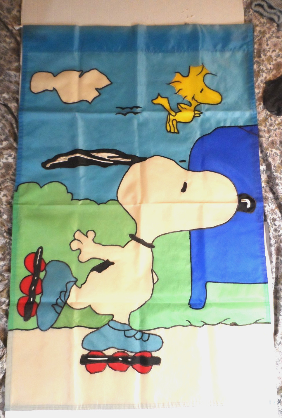 Peanuts Snoopy Roller Skating & Woodstock Yard Flag (28″ x 44″)