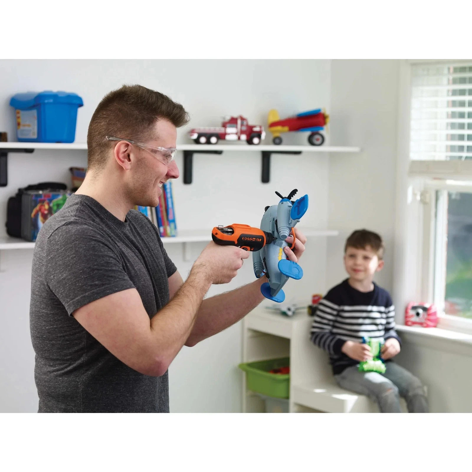 BLACK+DECKER 4V MAX* Cordless Screwdriver With Bit Storage – BDCS50C