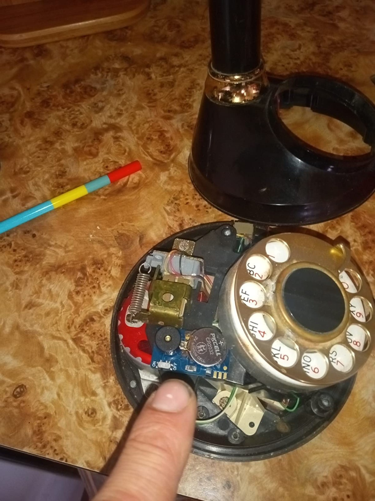 Compact Noise Maker for Endless April Fools’ Pranks – Battery Included