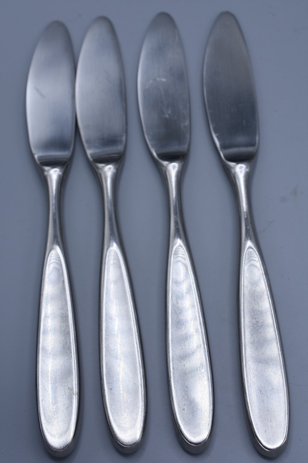 4 Towle MAGNUM Dinner Knife 8-3/4″ Hollow Handle Stainless 18/10 Flatware China