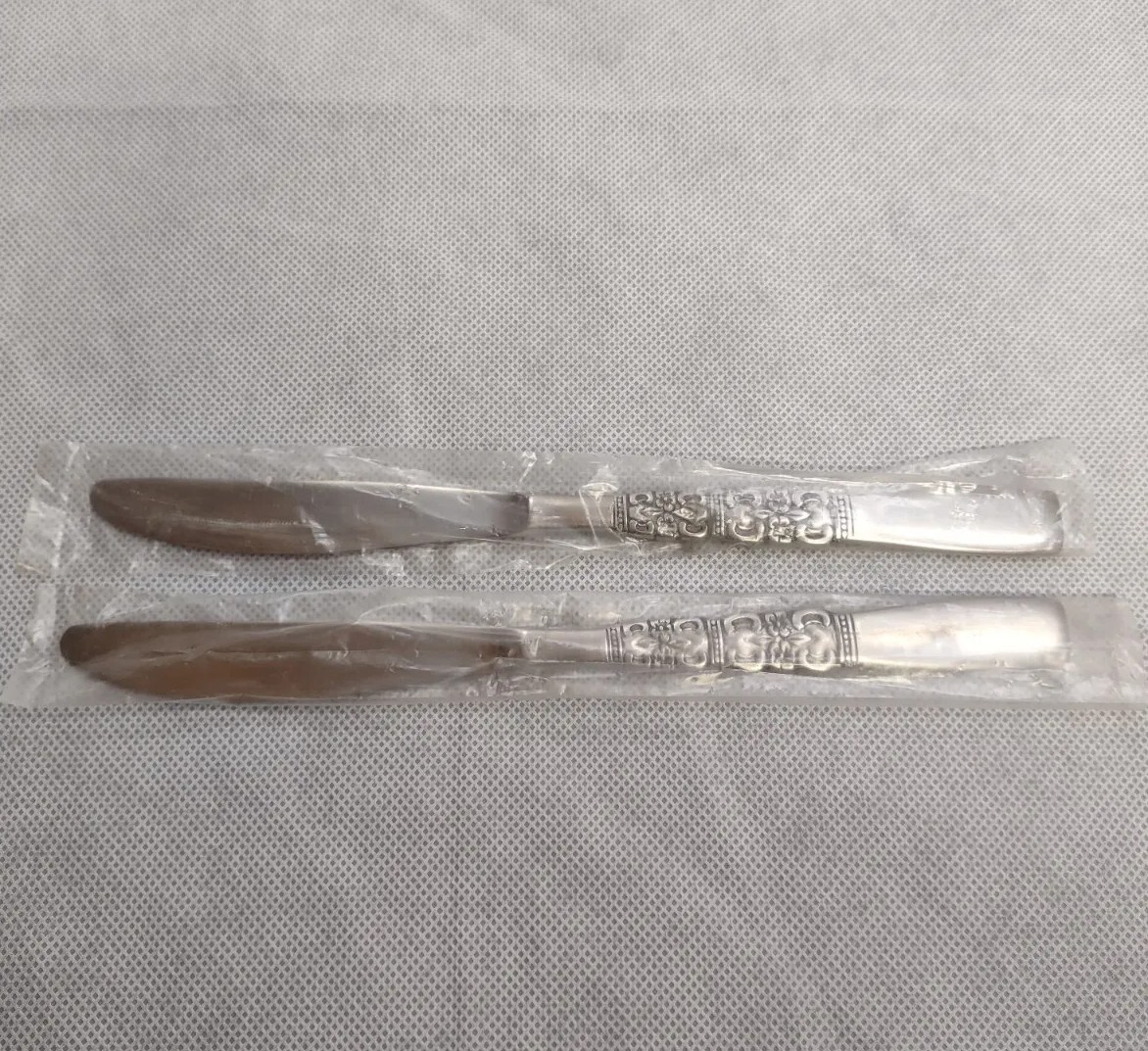 Oneida Northland Rebecca Dinner Knife Knives 2 New in Pkg Stainless Steel 8 3/4″