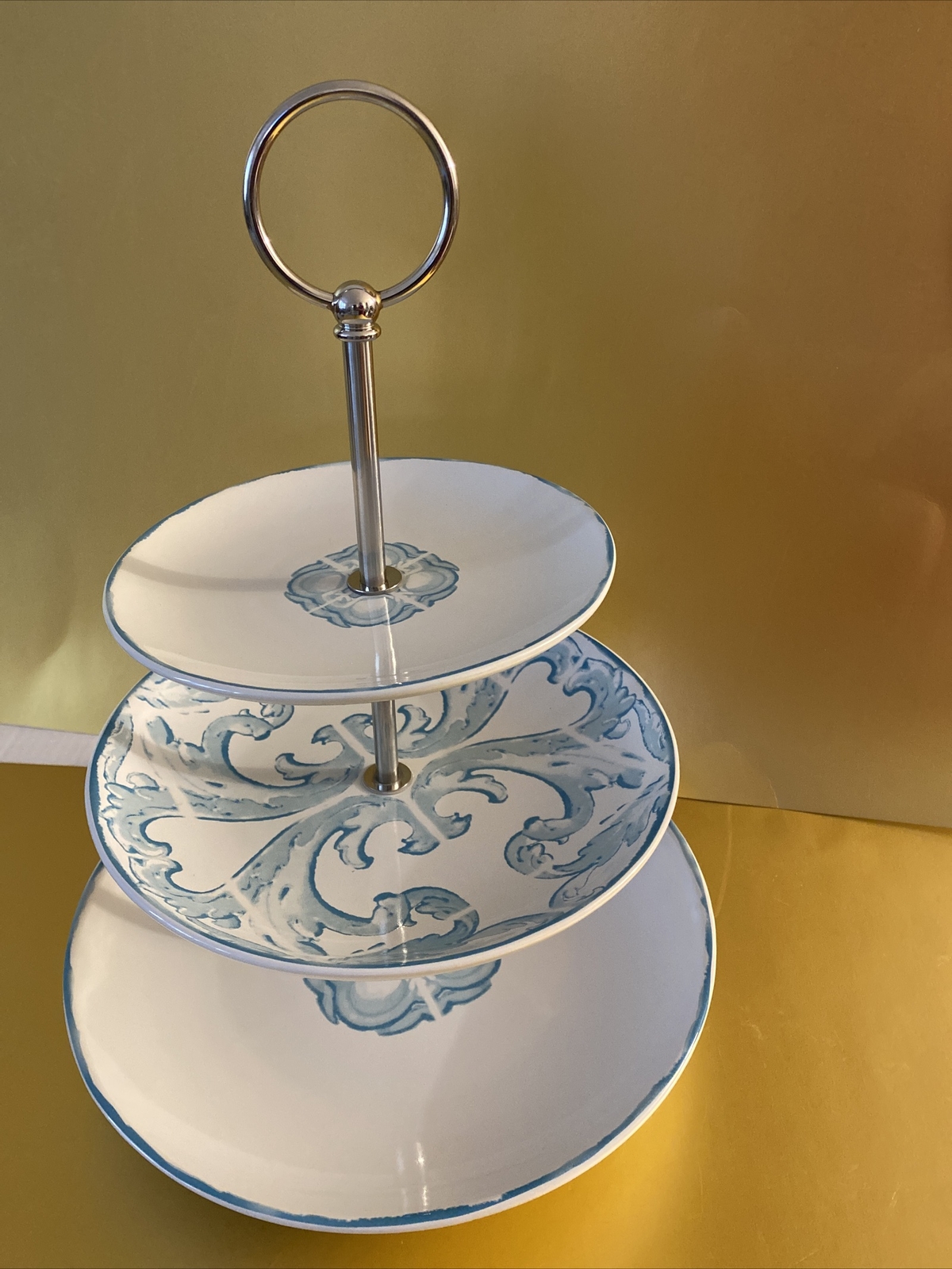 Southern Living Garden Gate Water Color White & Blue Stoneware 3 Tier CAKE STAND
