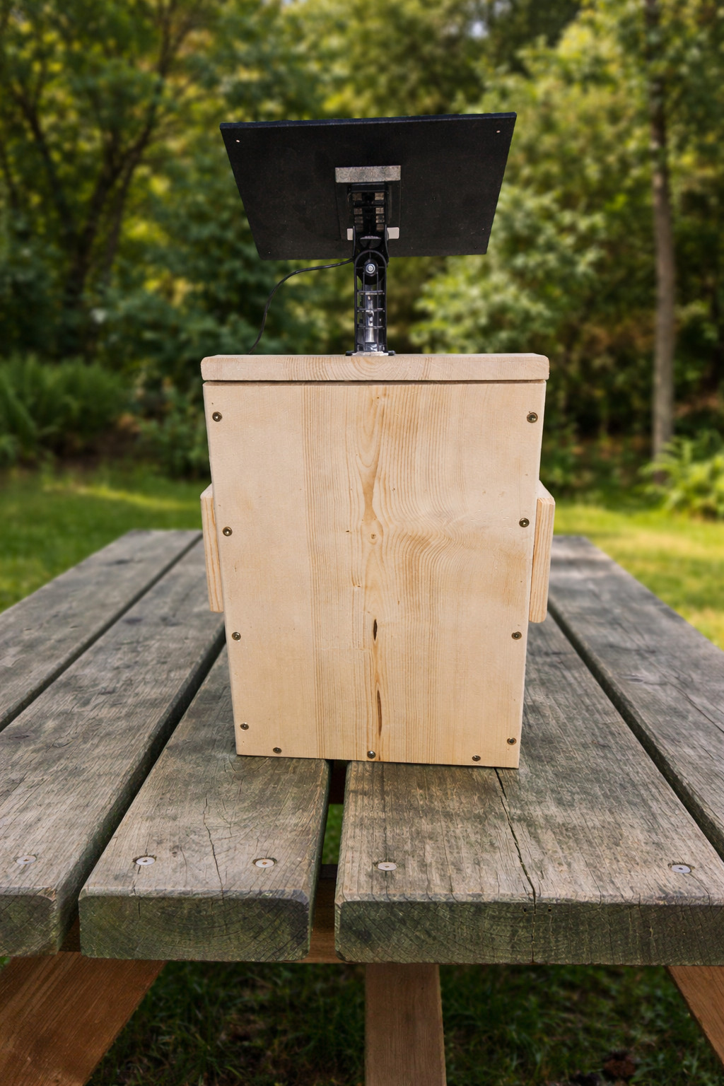 Extra Large Handmade Squirrel House with Camera and Solar – Outdoor Nesting Box