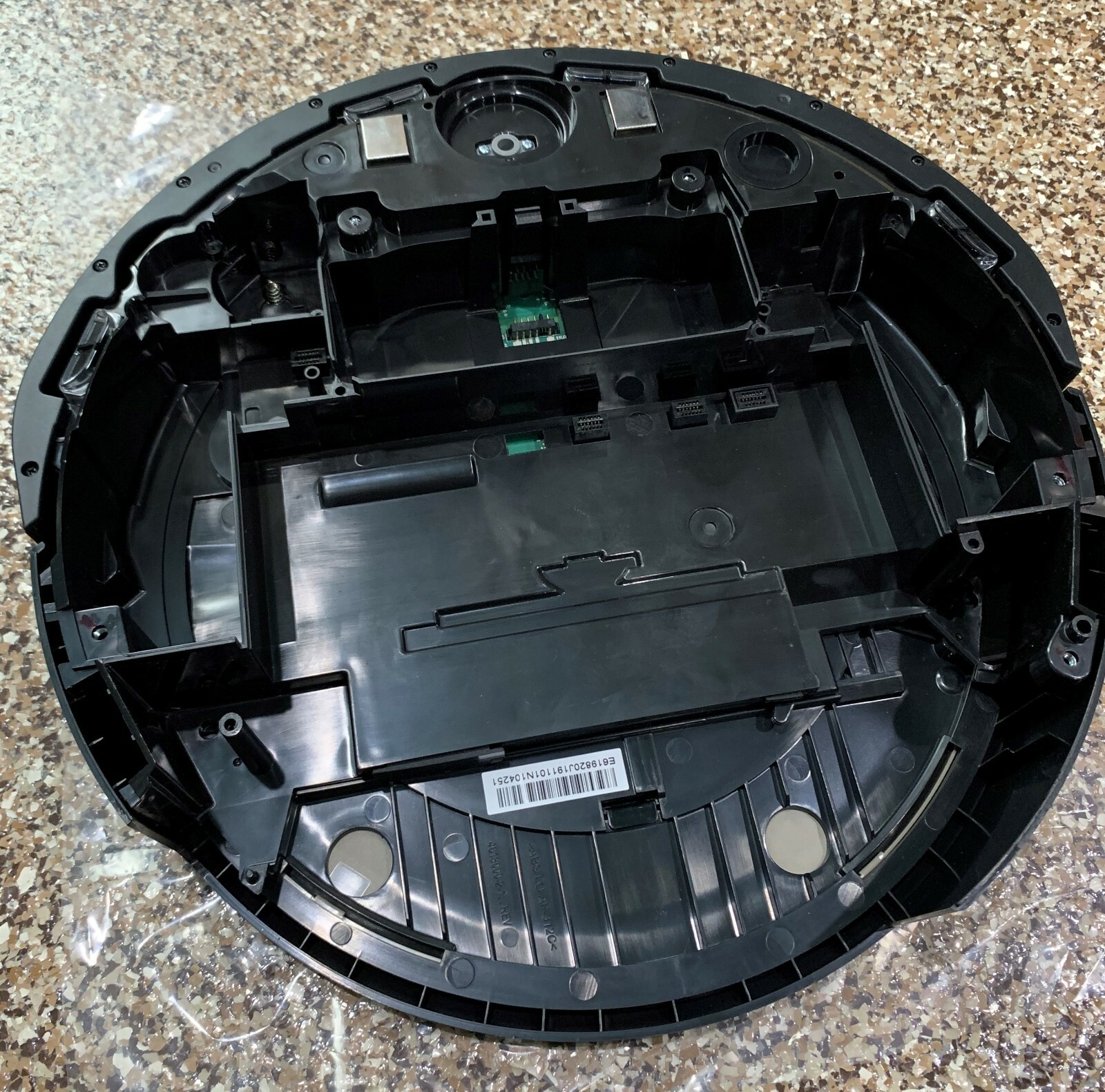 Roomba E6 Barebones unit (no accessories/wheels/motor/etc) pcb cliff 6198 e6134