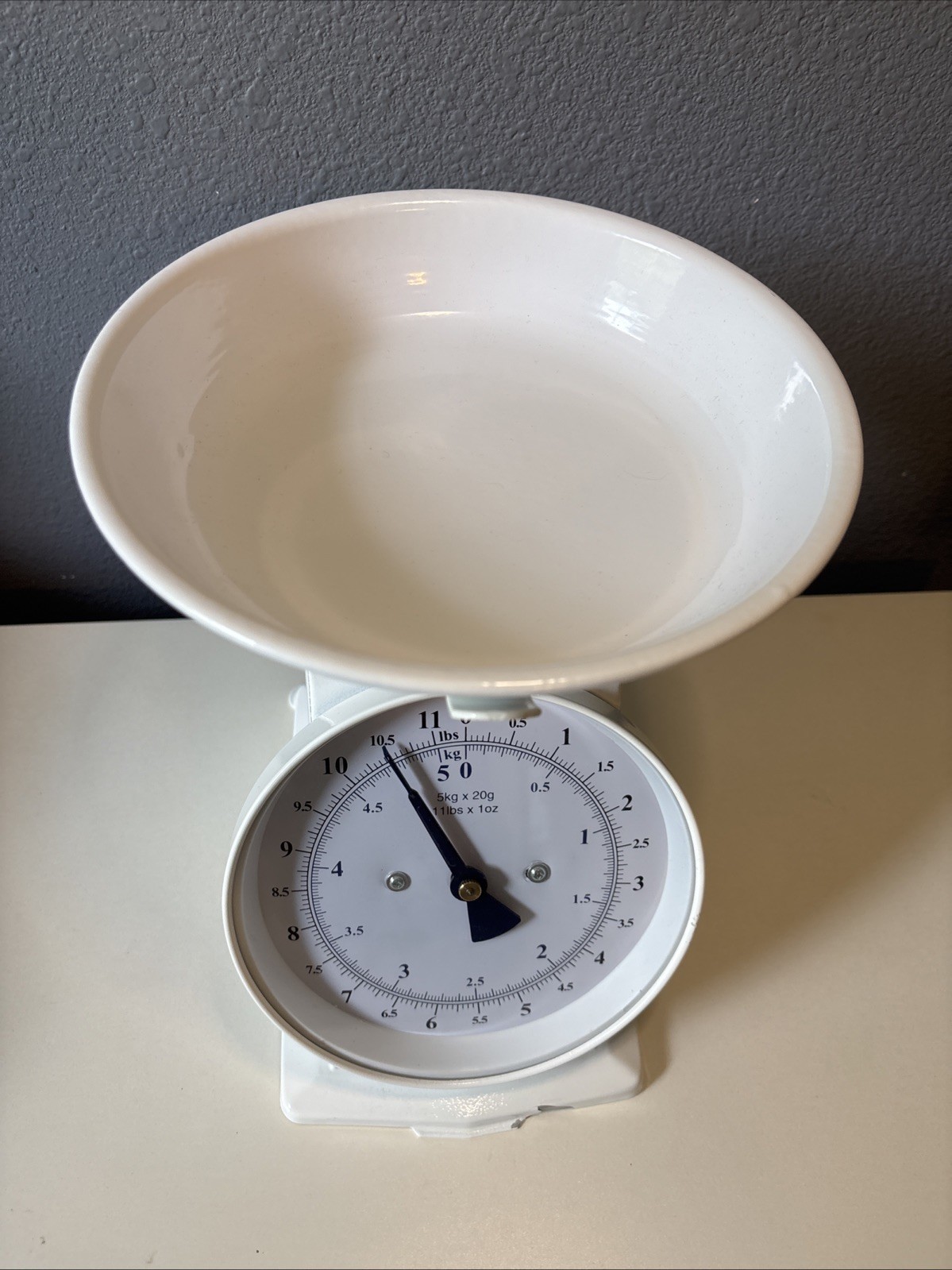 White Mechanical Analog Kitchen Scale, 11 lb (5 kg) Max. Ashland New Msrp $89.99