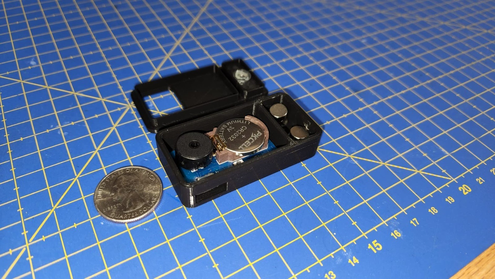 Compact Noise Maker for Endless April Fools’ Pranks – Battery Included