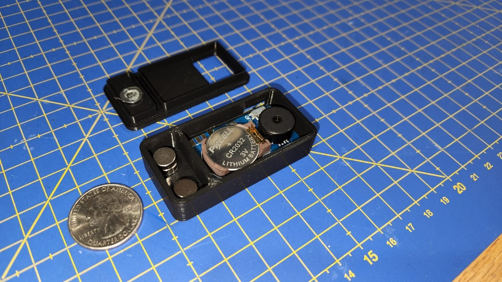 Compact Noise Maker for Endless April Fools’ Pranks – Battery Included