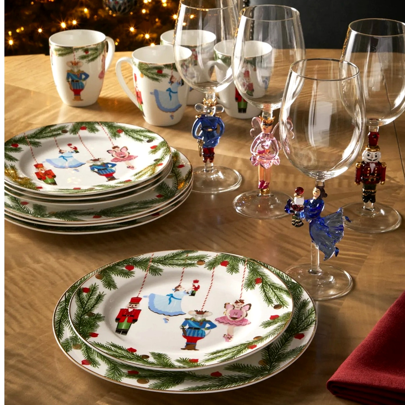 NEIMAN MARCUS Christmas Pine Dinner Plates 12.6in Holiday Green White Set 4 New