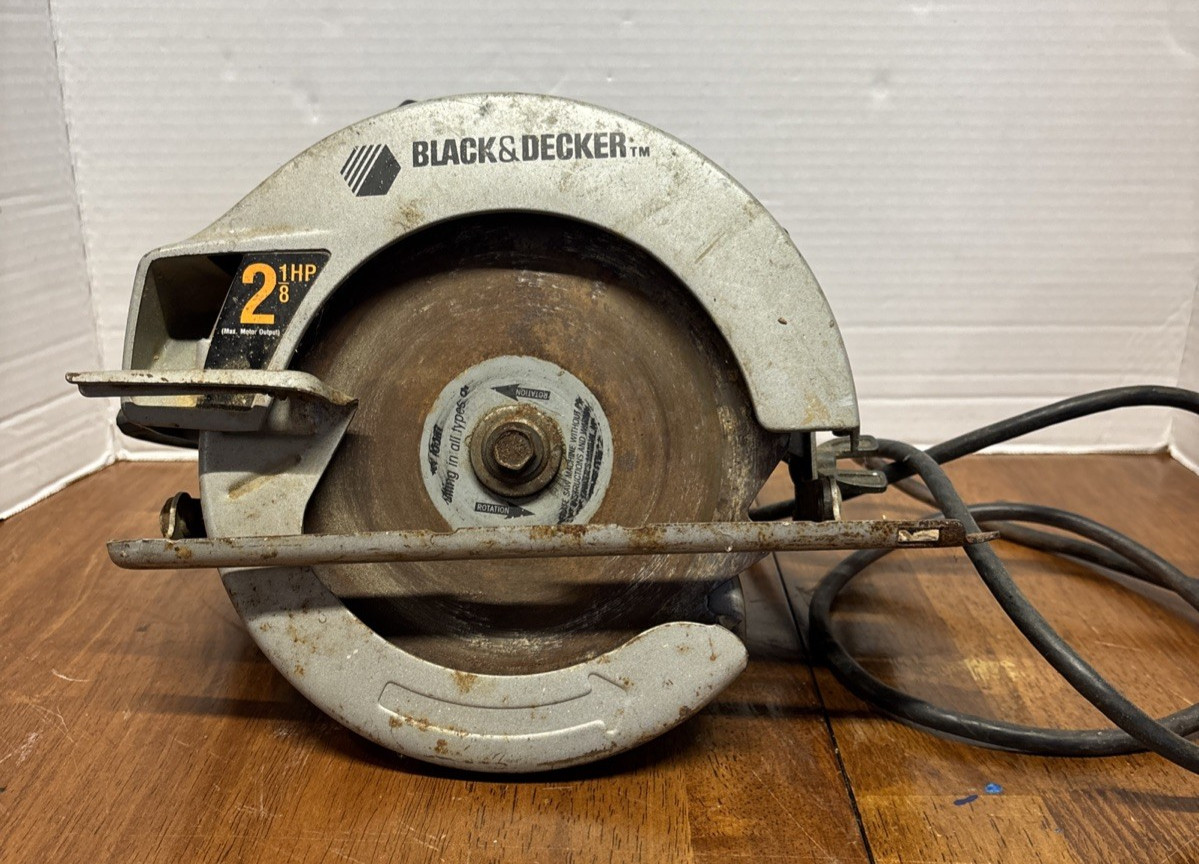 BLACK+DECKER 7391 Type 4 7-1/4″ Circular Saw Corded Electric 120V Wood Cutting