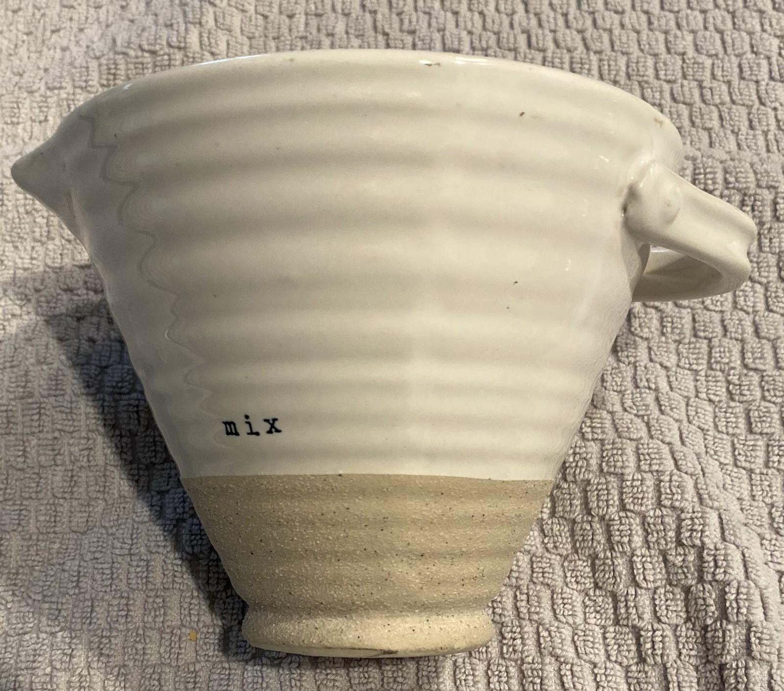 Mud Pie Farmstead 2 Cup Measuring Bowl. CERP3-930