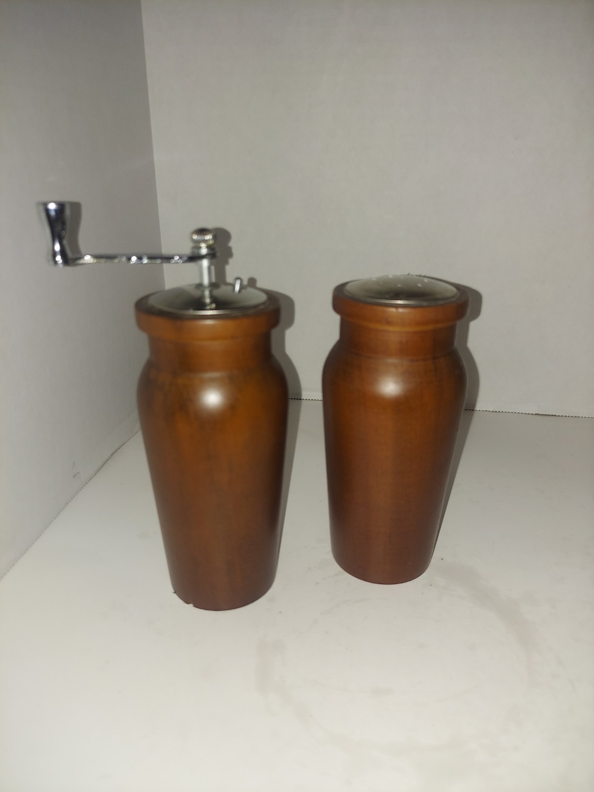 Vintage Olde Thompson Solid Wood Salt and Pepper Mill Urn Shape 4.75in