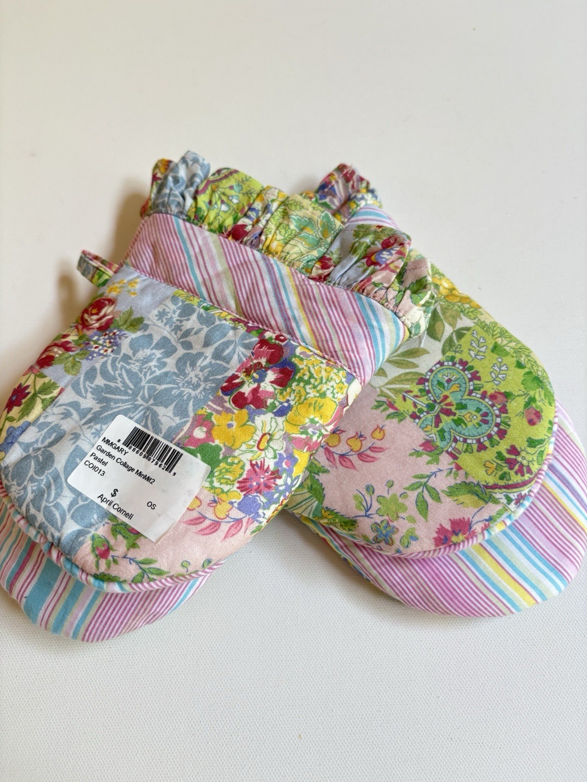April Cornell Set/2 Mini Mitts ~ “Garden Collage” New 2026 W Tags