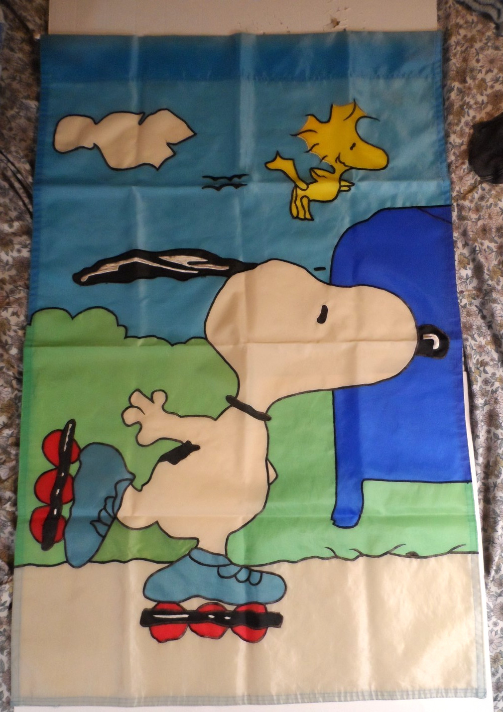 Peanuts Snoopy Roller Skating & Woodstock Yard Flag (28″ x 44″)
